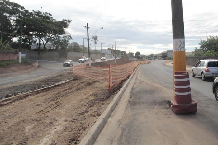 PREFEITURA SOLICITA URGÊNCIA NA RETIRADA DOS POSTES PELA ELEKTRO