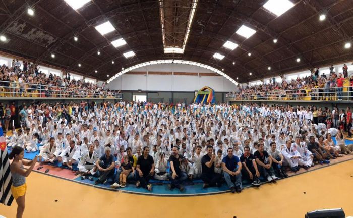 TROCA DE FAIXAS DE JUDÔ CONTOU COM PRESENÇA DE MEDALHISTA DO PAN