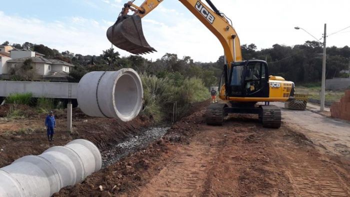 REPARO E COLOCAÇÃO DE TUBOS NO JARDIM DO LAGO