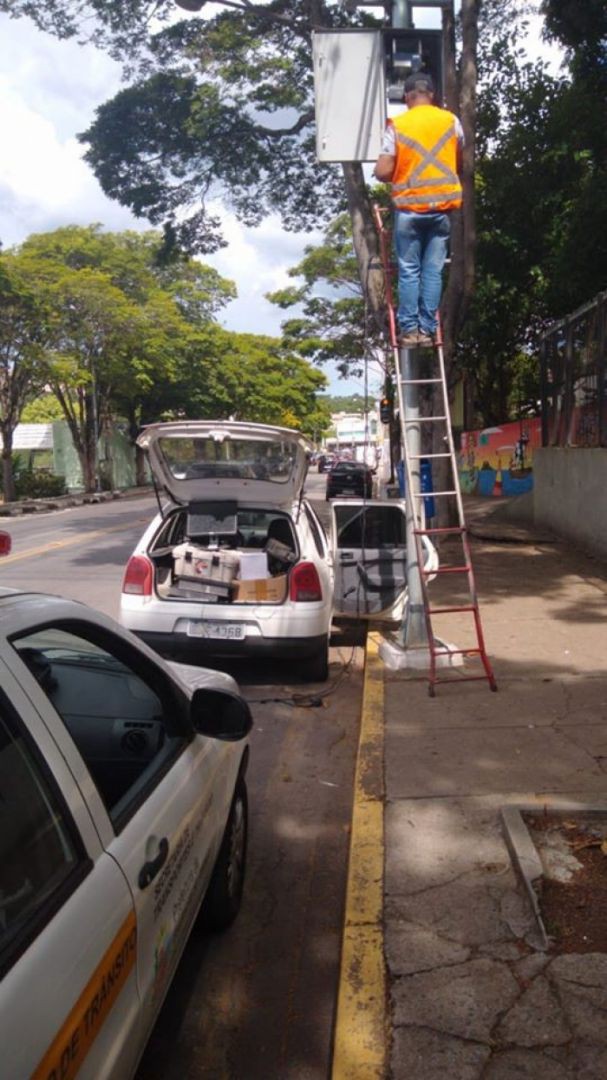 APÓS APRESENTAR PROBLEMAS, RADAR EM FRENTE A ESCOLA DO MAJOR FOI DESLIGADO